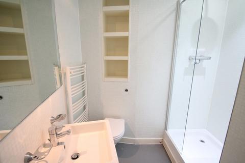 Studio to rent, Rotunda, Birmingham B2