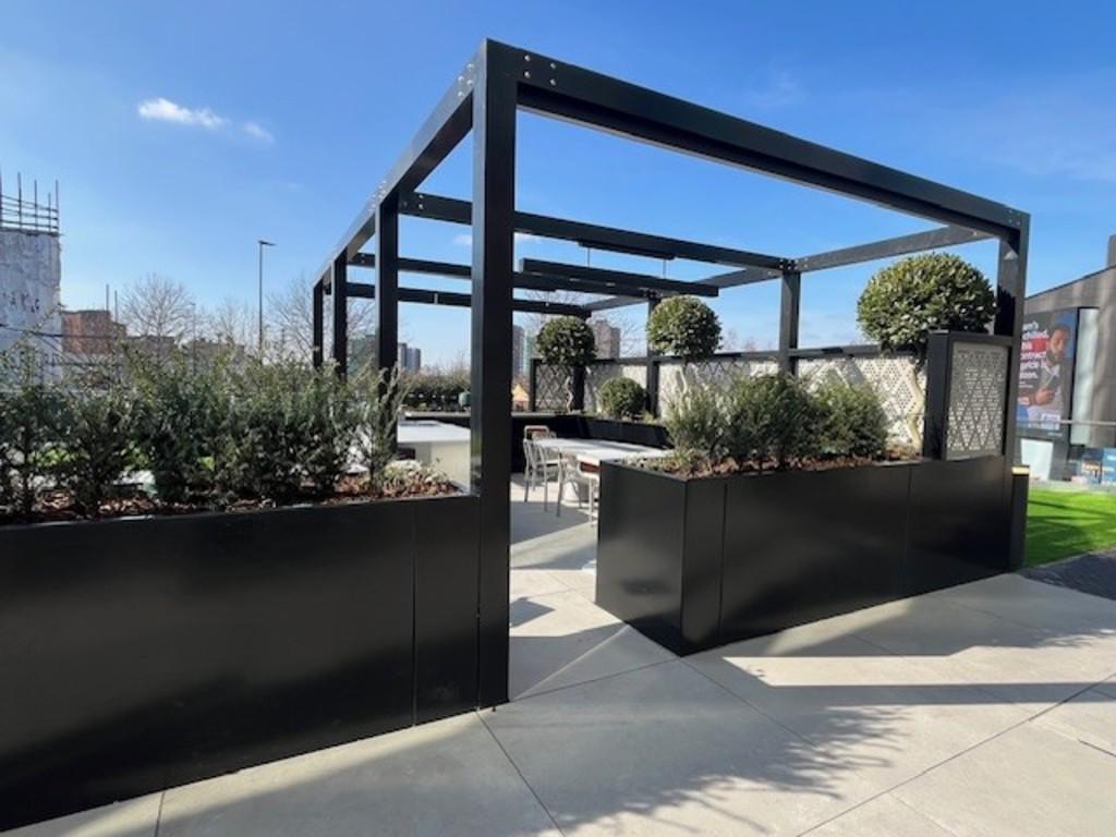 Kit din 3 , outdoor space priovate for guests