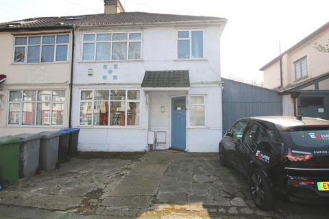 2 bedroom ground floor maisonette to rent, Burnley Road, London