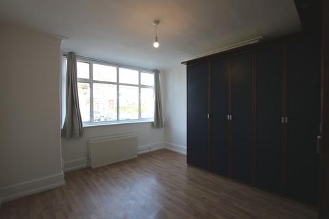 2 bedroom ground floor maisonette to rent, Burnley Road, London