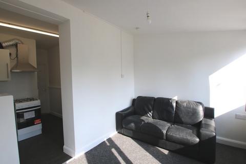 2 bedroom ground floor maisonette to rent, Burnley Road, London