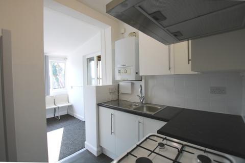 2 bedroom ground floor maisonette to rent, Burnley Road, London