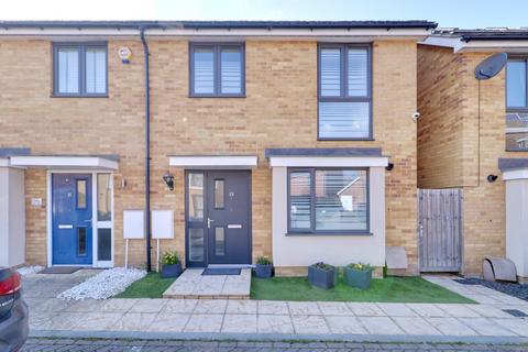 13 Brinson Way, Aveley, South Ockendon, RM15 4EF