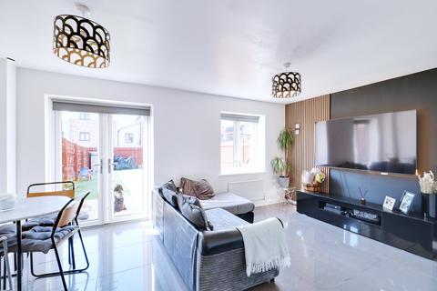 13 Brinson Way, Aveley, South Ockendon, RM15 4EF