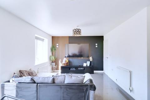 13 Brinson Way, Aveley, South Ockendon, RM15 4EF