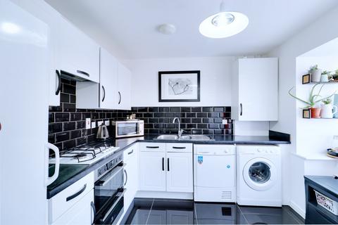 13 Brinson Way, Aveley, South Ockendon, RM15 4EF