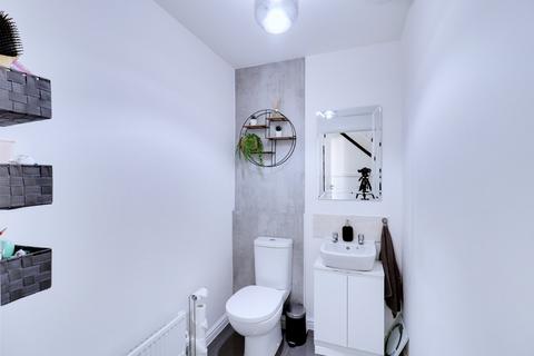 13 Brinson Way, Aveley, South Ockendon, RM15 4EF