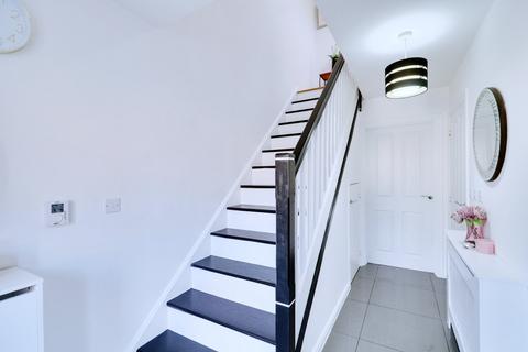 13 Brinson Way, Aveley, South Ockendon, RM15 4EF