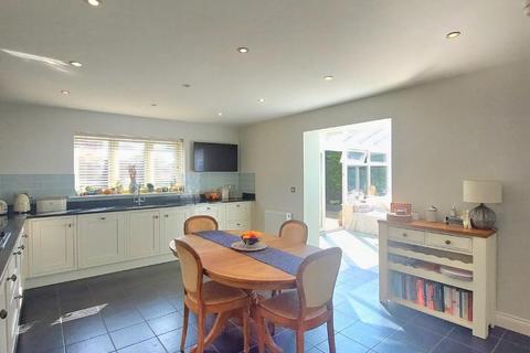 4 bedroom detached house for sale, Watts Close, Cogenhoe, Northamptonshire NN7