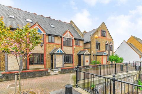 undefined, Discovery Walk, Wapping, London, E1W
