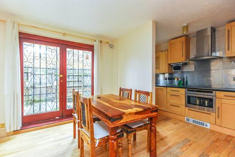 undefined, Discovery Walk, Wapping, London, E1W