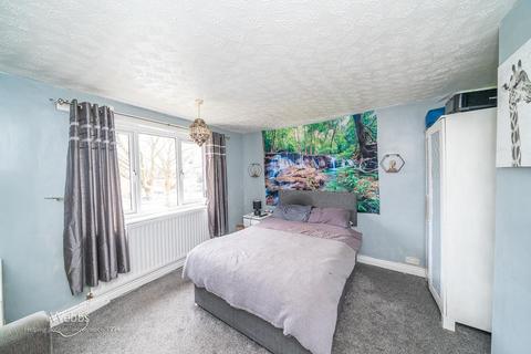 16 Petersfield, Cannock, WS11 5HE