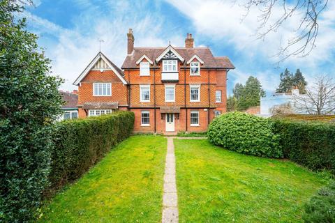 2 bedroom flat for sale, Yew Tree House, Cranleigh, GU6