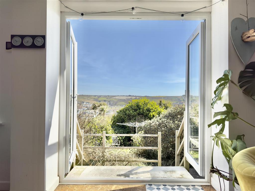 Rear doors to garden.jpeg