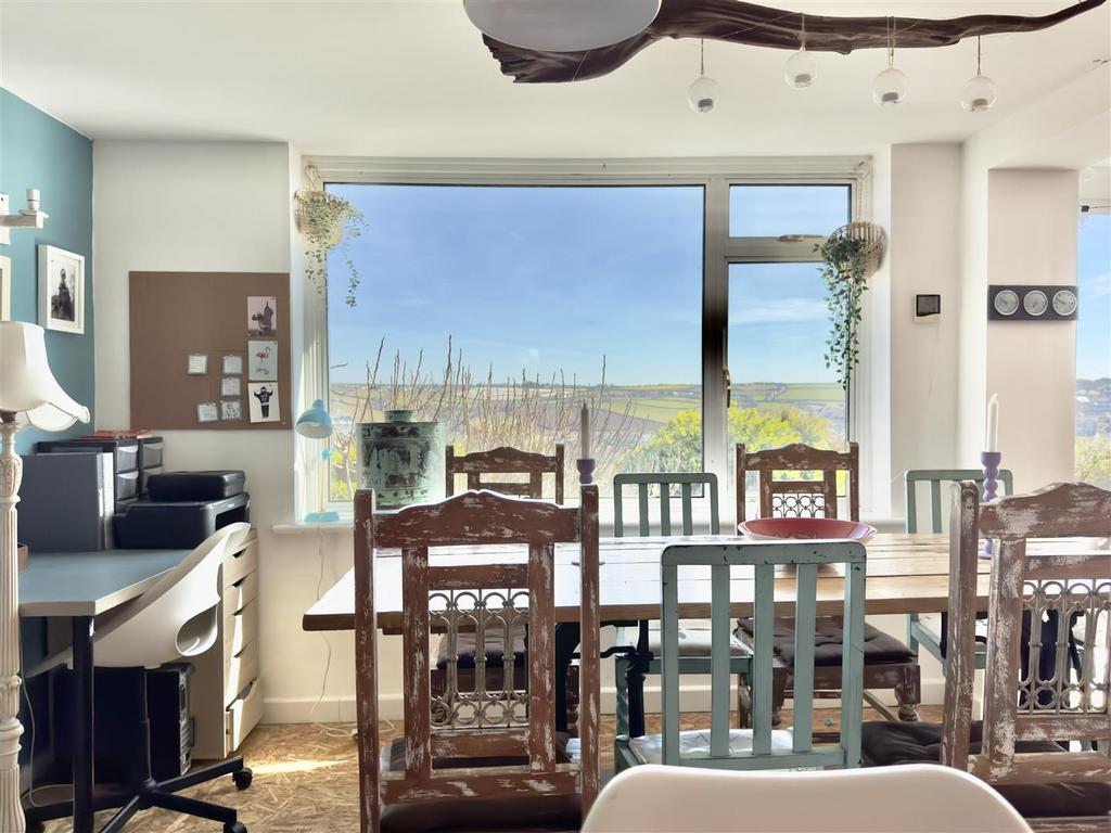 Dining area.jpeg