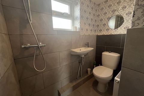 3 bedroom semi-detached house to rent, Marton Road, Middlesbrough, TS4