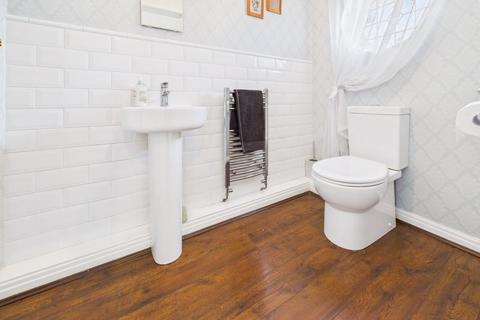 25 Challum Drive, Chadderton, Oldham, OL9 0LY