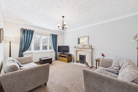 25 Challum Drive, Chadderton, Oldham, OL9 0LY