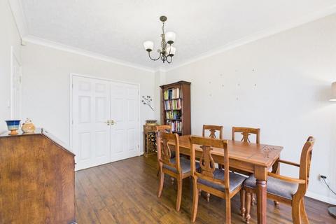 25 Challum Drive, Chadderton, Oldham, OL9 0LY