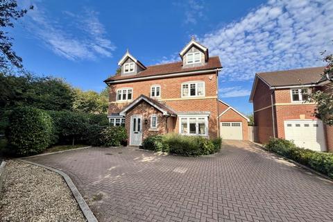 5 bedroom detached house for sale, Roberts Close, Marden