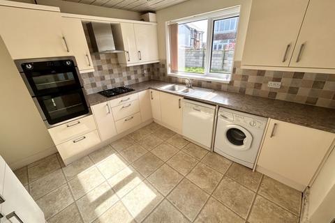 2 bedroom detached bungalow for sale, Hafod Road West, Penrhyn Bay