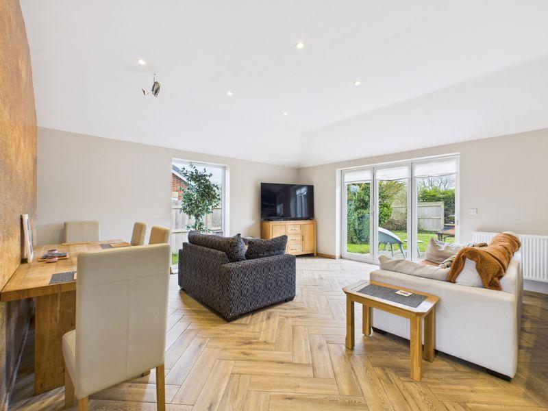 Living / Dining /