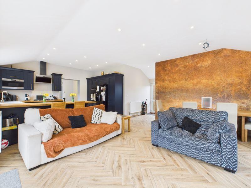 Living / Dining /