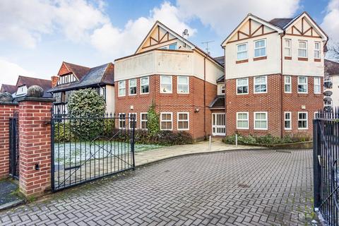 2 bedroom flat to rent, Oakleighs, High Road, Woodford Green, IG8
