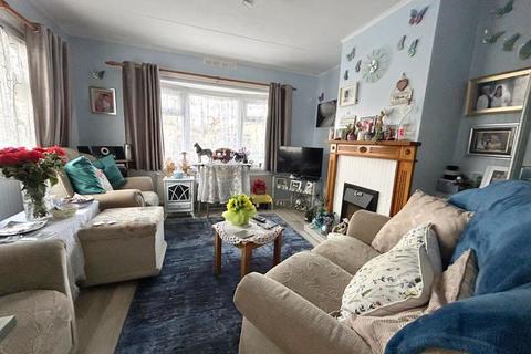 2 bedroom detached house for sale, Beech Avenue, Scunthorpe