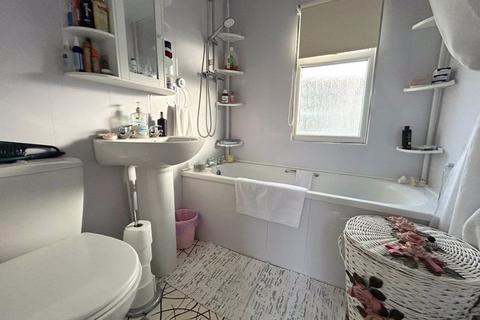 2 bedroom detached house for sale, Beech Avenue, Scunthorpe