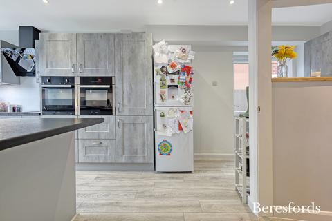 28 Parsonage Field, Doddinghurst, Brentwood, CM15 0RN