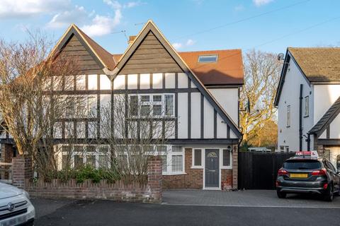 66 Court Avenue, Coulsdon, CR5 1HE
