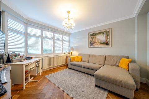 66 Court Avenue, Coulsdon, CR5 1HE