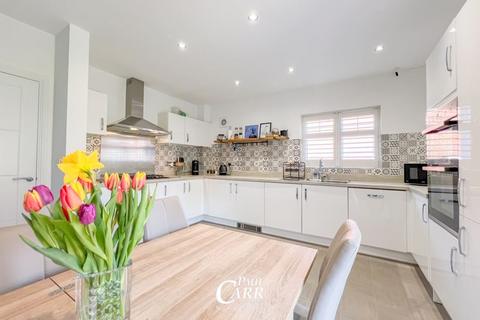 5 Fleming Drive, Streethay, Lichfield, WS13 8UW