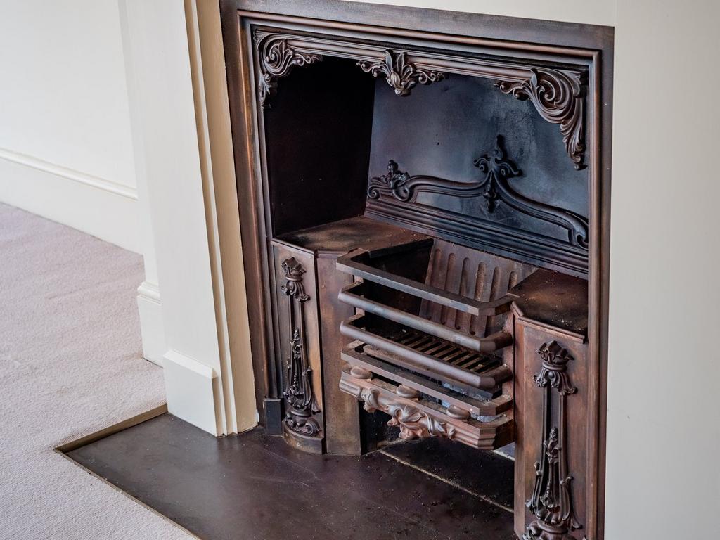 Sitting Room Features