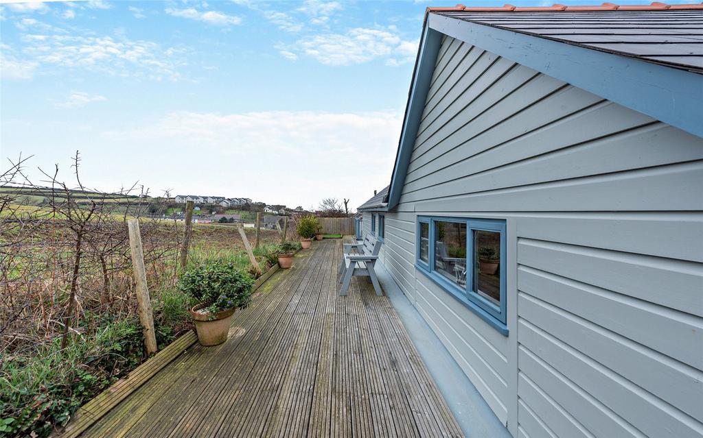 Rear Decked Area