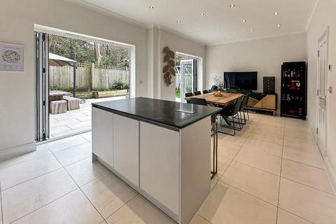 21 Boxford Close, South Croydon, CR2 8SY