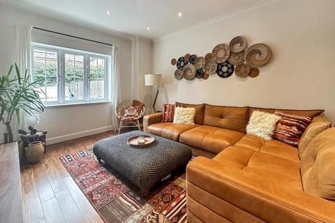 21 Boxford Close, South Croydon, CR2 8SY