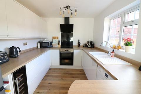 3 bedroom semi-detached house for sale, Luton LU3