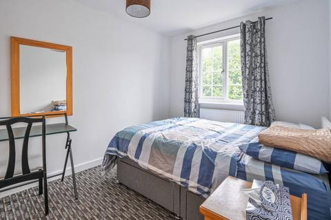 5 Hawksmoor Close, London, E6 5SL