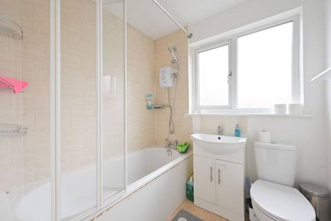 5 Hawksmoor Close, London, E6 5SL