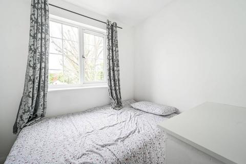 5 Hawksmoor Close, London, E6 5SL