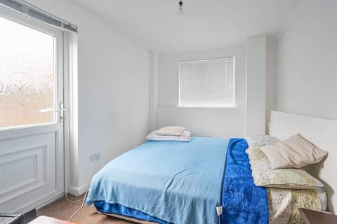 5 Hawksmoor Close, London, E6 5SL