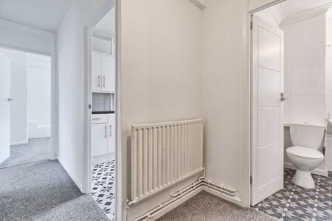 27 Clayburn Gardens, South Ockendon, RM15 6AT