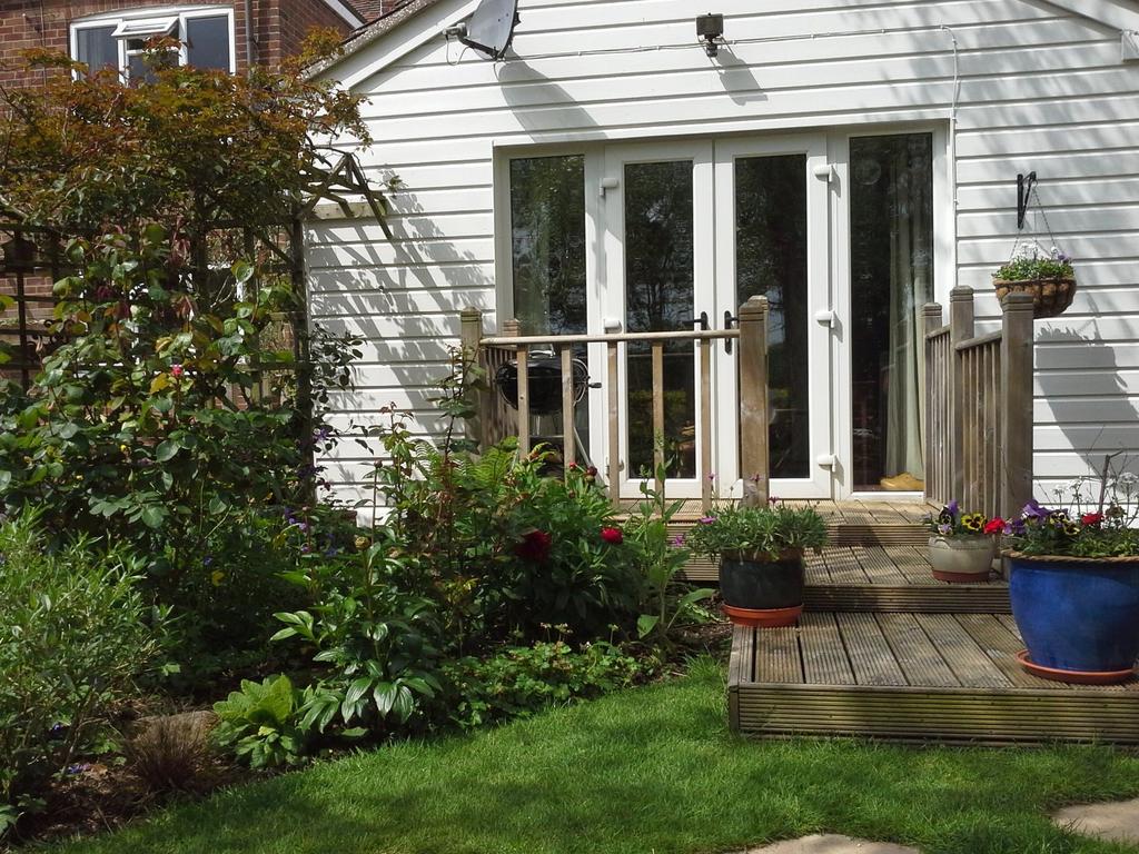 Annexe Decking