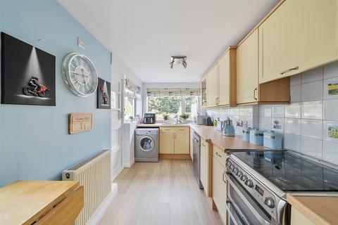 23 Titian Avenue, Bushey Heath, Bushey, WD23 4GB