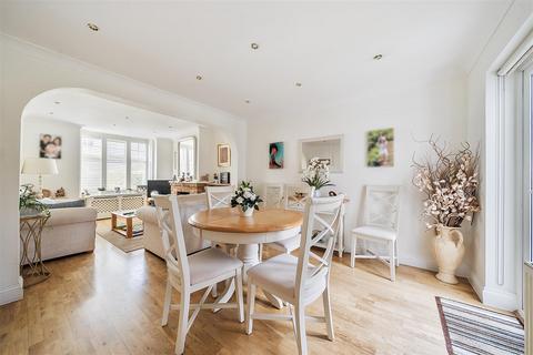 23 Titian Avenue, Bushey Heath, Bushey, WD23 4GB