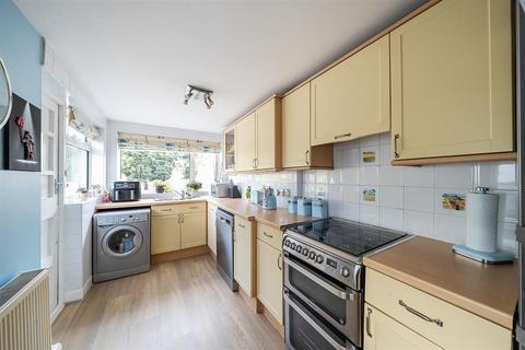 23 Titian Avenue, Bushey Heath, Bushey, WD23 4GB