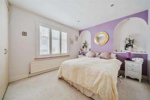 23 Titian Avenue, Bushey Heath, Bushey, WD23 4GB