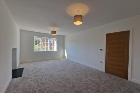 4 bedroom house to rent, Back Street, Ringwould, CT14